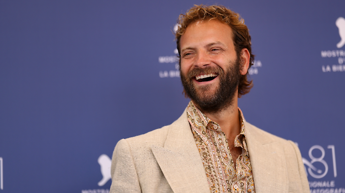 Alessandro Borghi e la prima volta con la droga. L'attore si racconta da Alessandro Cattelan a Supernova