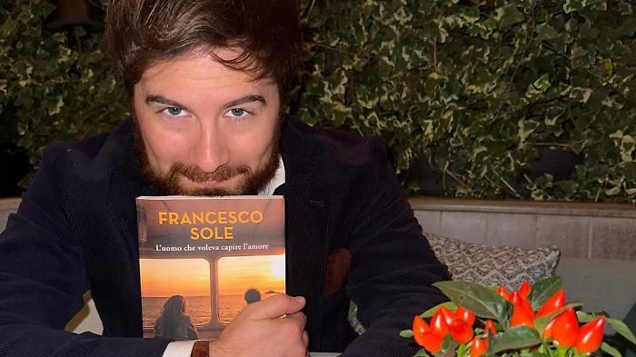 Francesco Sole, chi &egrave; lo scrittore ospite da Caterina Balivo: dal successo social alla relazione con Giulia Cavaglia 