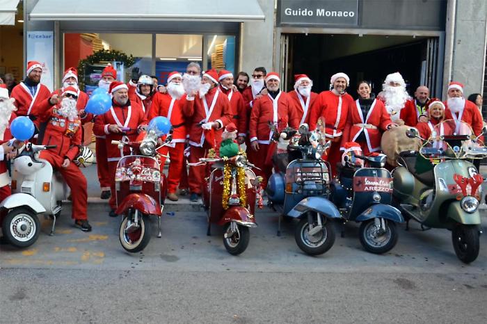 Babbo Natale in Vespa