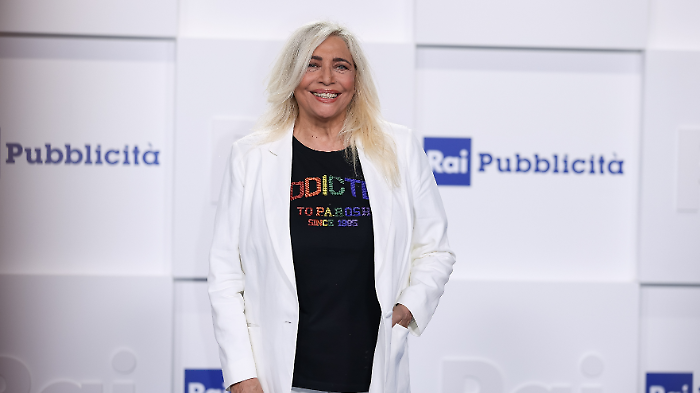 Domenica In oggi in tv 15 dicembre su Rai 1: da Siani e Pieraccioni a Ivana Spagna. In studio anche Federica Pellegrini  