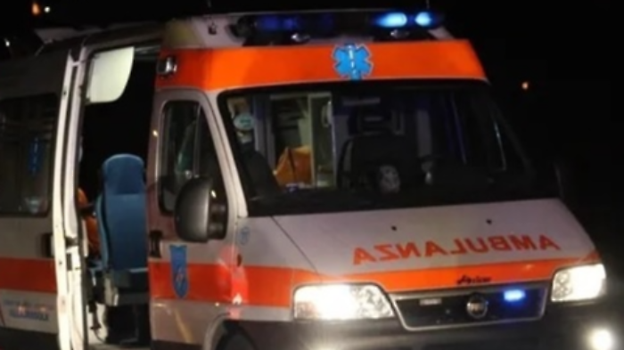 Muore investito da un'auto: stava portando a spasso il cane