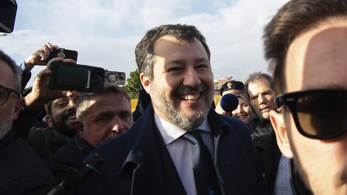 Processo Open Arms, Matteo Salvini assolto perch&eacute; il fatto non sussiste: "Ha vinto l'Italia"