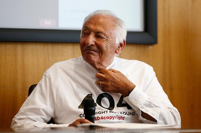 Dal caso Tony Effe alle parole di Mogol: "Maxi multa a chi offende le donne nei testi delle canzoni"