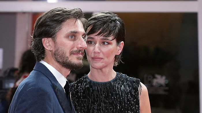 Luca Marinelli, chi &egrave; la fidanzata Alissa Jung: dal primo incontro sul set alla vita lontana dall'Italia