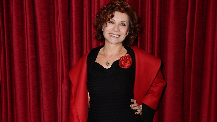 Alda D'Eusanio ospite di Caterina Balivo a La volta buona, chi: l'amicizia con Craxi, la morte del marito, l'espulsione dal Grande Fratello