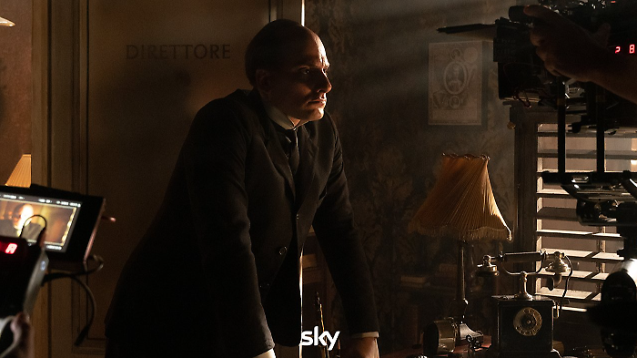 Benito Mussolini, perch&eacute; &egrave; il figlio del secolo. Le ragioni storiche dietro al titolo della serie tv su Sky