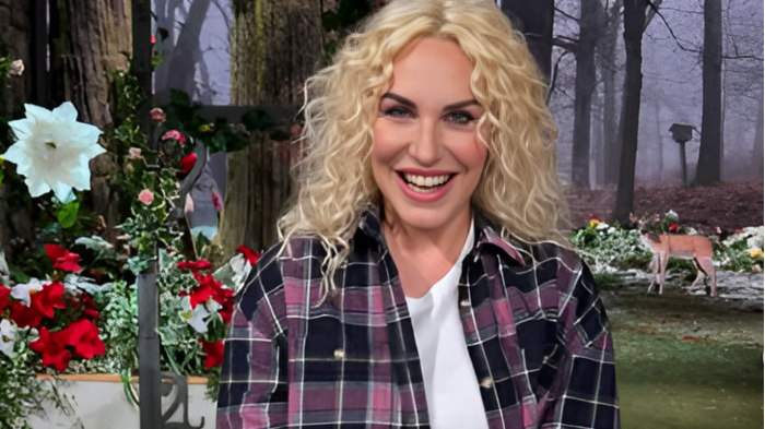 Antonella Clerici in tv su Rai 1 a E' sempre Mezzogiorno non resiste ai piatti degli chef e pensa a Sanremo: "Meglio con un chilo in pi&ugrave;, ma felice"