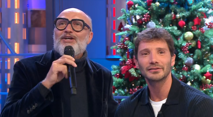 Chi &egrave; il Dottore di Affari Tuoi? Da autore degli show del cognato Alberto Castagna a quelli di Rai 1 e la moglie 26 anni pi&ugrave; giovane