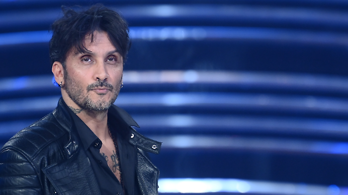 Fabrizio Moro ospite stasera in tv su Rai 1 a Ora o mai pi&ugrave;, sabato 1&deg; febbraio: chi &egrave; la sua ex compagna madre dei suoi due figli