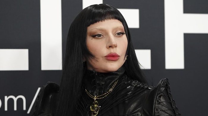 Lady Gaga torna alle sue origini con il nuovo singolo Abracadabra, tra atmosfere dark e sonorit&agrave; dance