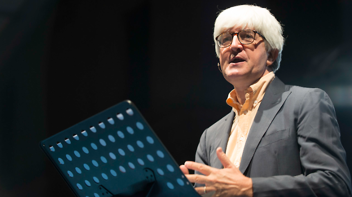 Beppe Severgnini a La confessione di Peter Gomez: la carriera, la vita privata e le opere pi&ugrave; significative del giornalista