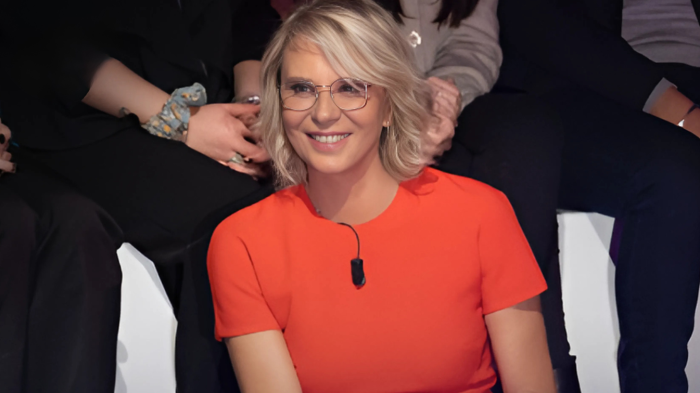 C'&egrave; Posta per Te stasera in tv sabato 8 febbraio su Canale 5: Amadeus e la moglie Giovanna Civitillo ospiti della nuova puntata