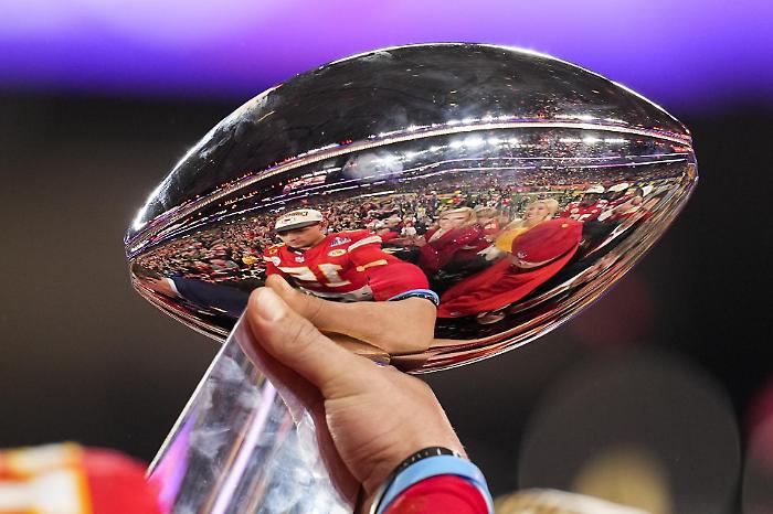 Super Bowl 2025, stanotte la finale tra Kansas City Chiefs - Philadelphia Eagles: dove vederla in tv, orario, Halftime Show