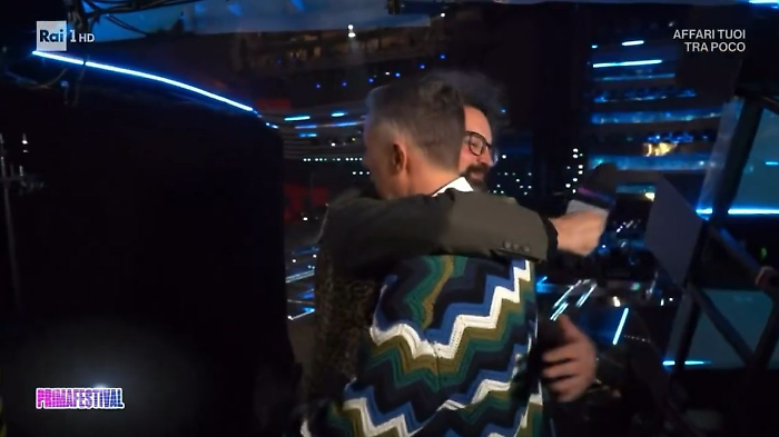 Sanremo, Gabriele Corsi si commuove mentre intervista Simone Cristicchi: chi &egrave; il padre del conduttore del Prima Festival malato di Alzheimer