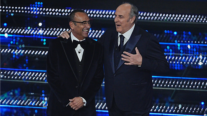 Gerry Scotti sul palco del Festival di Sanremo 2025: dalla relazione con l'ex moglie all'attuale compagna del conduttore 