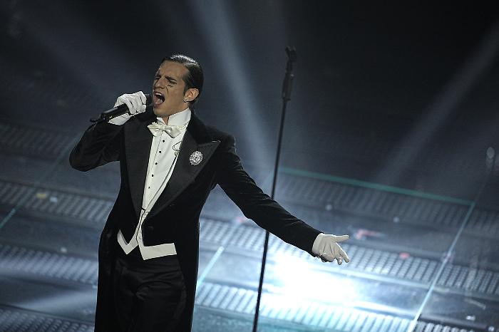 Sanremo 2025, Achille Lauro nostalgico in Dolce & Gabbana: l'omaggio a Rodolfo Valentino e cosa aspettarsi dai look delle prossime serate