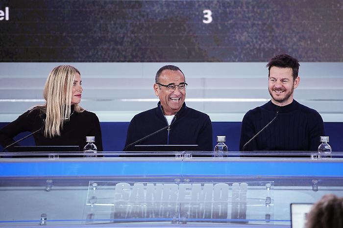 Scaletta finale Sanremo 2025, tutti gli orari degli ospiti e dei cantanti in gara minuto per minuto