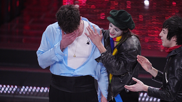 Share Sanremo 2025, boom di ascolti anche per il gran finale: i dati sugli spettatori e il confronto con le edizioni passate