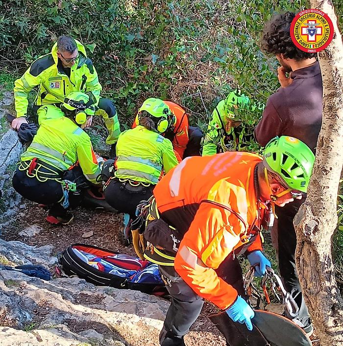 Si perde a 85 anni nei boschi di Lignano e viene ritrovato da Soccorso alpino e Vigili del fuoco nella notte
