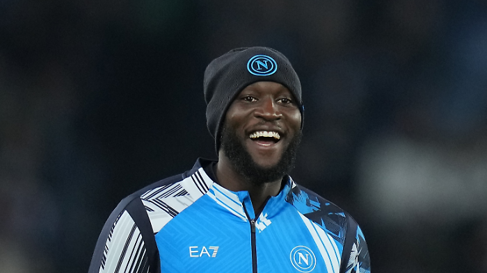 Romelu Lukaku ospite a C'&egrave; posta per te, la vita privata: l'infanzia difficile, le relazioni, i presunti riti voodoo della madre e i due figli