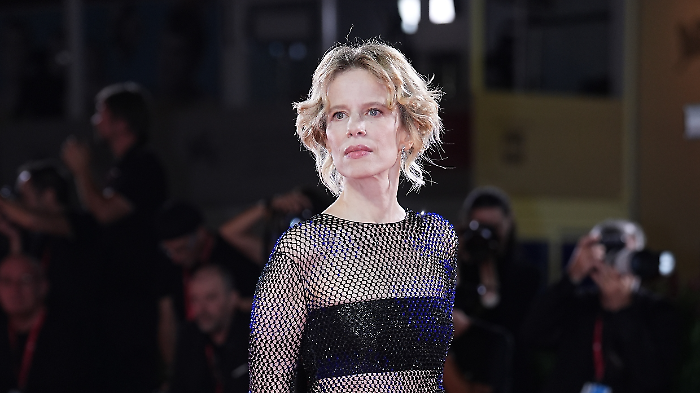 Sonia Bergamasco ospite da Caterina Balivo oggi in tv a La Volta Buona, marted&igrave; 4 marzo su Rai 1: l'attrice parler&agrave; del nuovo film Il Nibbio