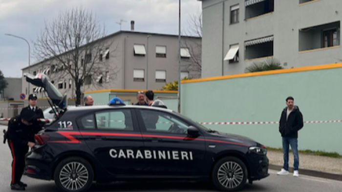 Mamma  strangolata, la figlia ora è disperata: "Ero stanca, non ce la facevo più". L'anziana era malata e in casa la situazione è precipitata