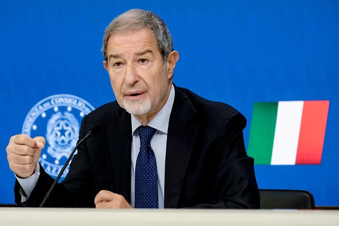 Nello Musumeci: "In caso di calamit&agrave; un Codice della ricostruzione per aiuti certi e tempi rapidi". L'intervista