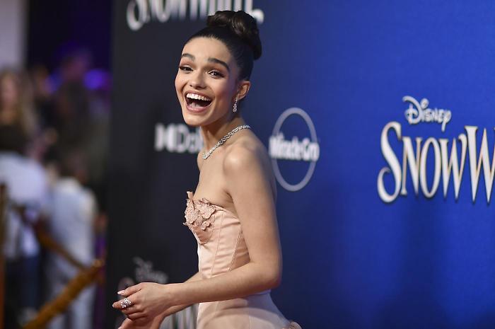 Rachel Zegler alla premiere di Biancaneve