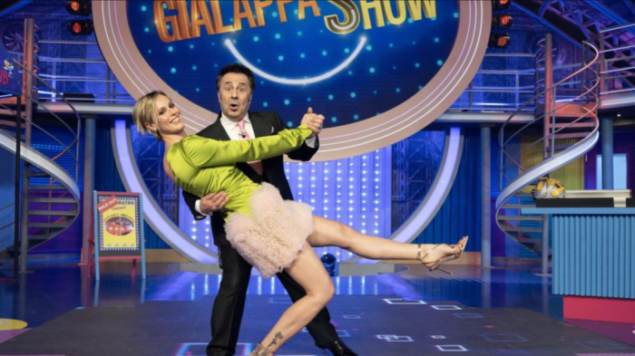 GialappaShow stasera su TV 8 con una nuova puntata ricca di sorprese e risate: Federica Pellegrini affiancher&agrave; il conduttore&nbsp;Mago Forest