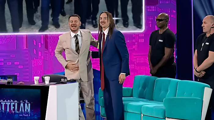 Tommy Cash arriva da Cattelan su Rai 2 per parlare di Espresso Macchiato e dichiara: "Io vincer&ograve; l'Eurovision per l'Estonia e per l'Italia"