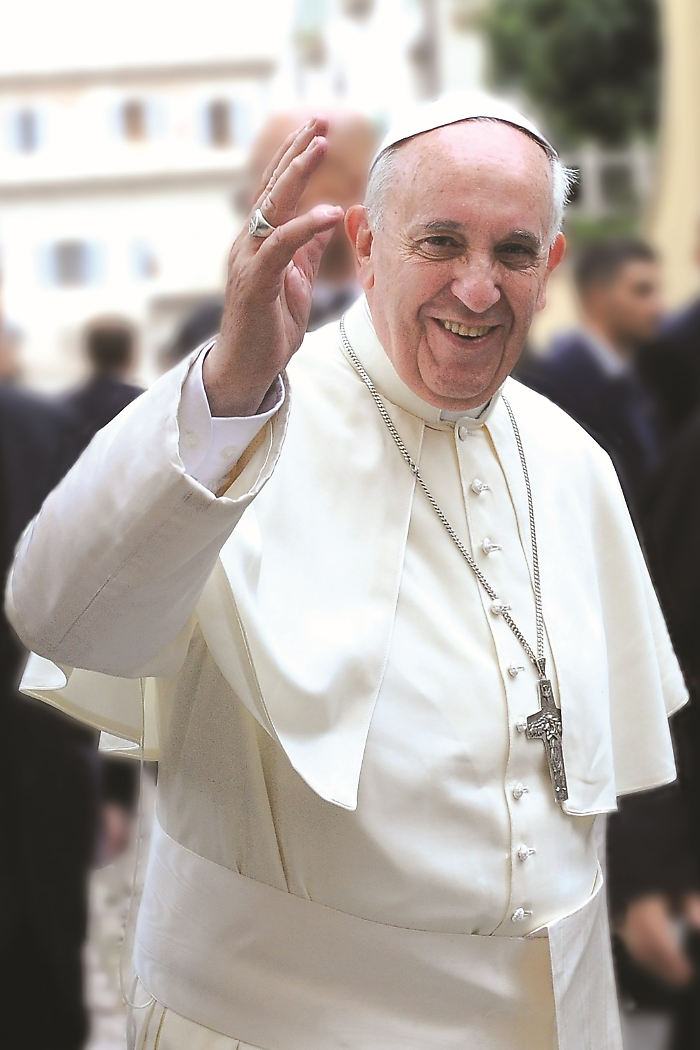Un Papa che ti taglia la strada e la foto di un sorriso