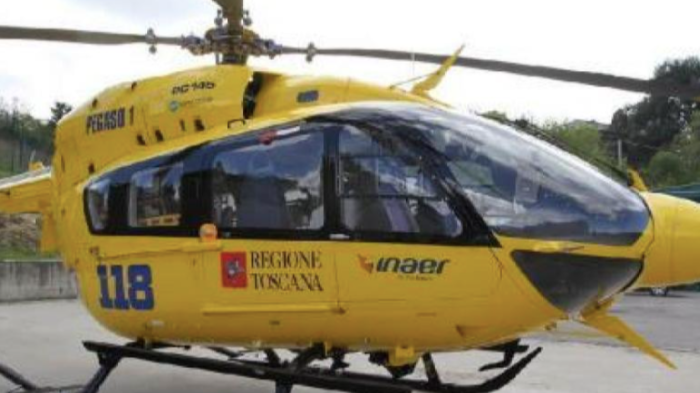 Ciclista di 71 anni cade e resta ferito: portato in elicottero a Careggi