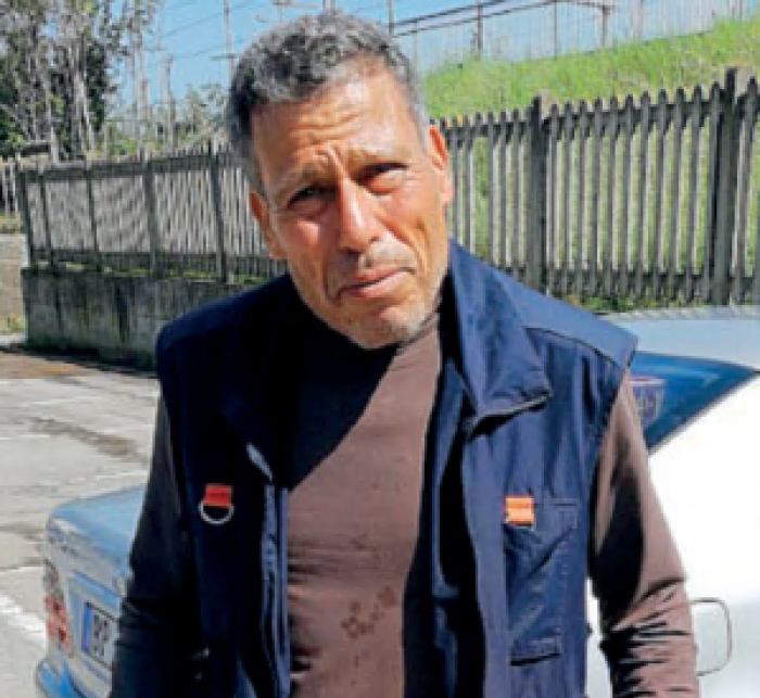 Il malato di Parkinson che vive in auto finalmente ha trovato un letto. Decisiva la Caritas