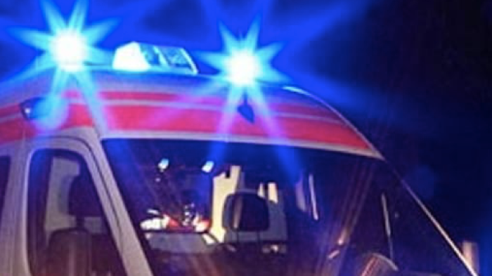 Due giovani donne ferite nell'incidente con la moto nella notte