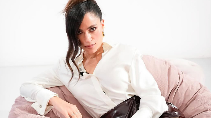 Veronica Gentili, chi &egrave; la conduttrice de L'Isola dei famosi 2025: dal cinema alla passione per il giornalismo