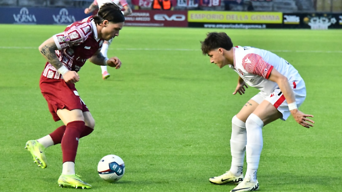 Arezzo addio sogni di gloria, sbatte sulla Vis Pesaro (0 a 1) ed esce dai playoff. Rigore sbagliato 