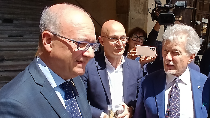 Giornata aretina con le scuole per il ministro Valditara tra Piazza Grande e la Fortezza: "Entusiasmare i giovani"