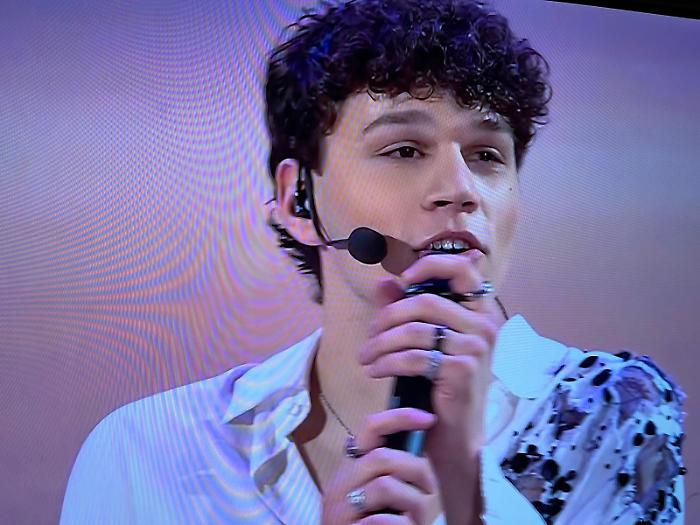 Nicol&ograve; Filippucci al Quasar Village, il cantante che ha partecipato ad Amici far&agrave; il firmacopie: come e quando