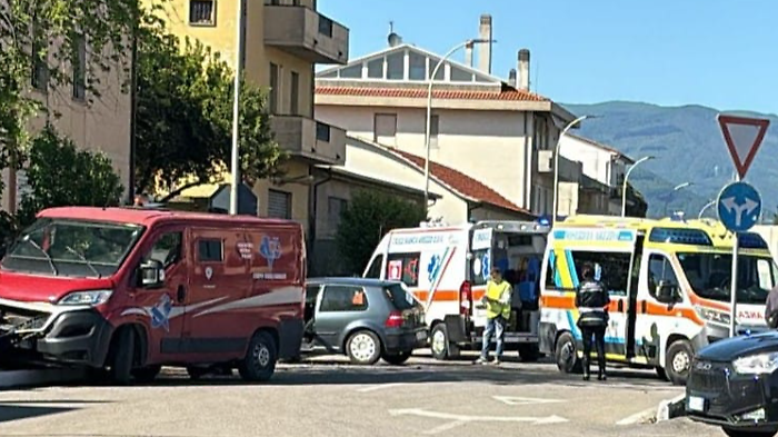 Scontro tra furgone portavalori e auto: quattro persone in ospedale