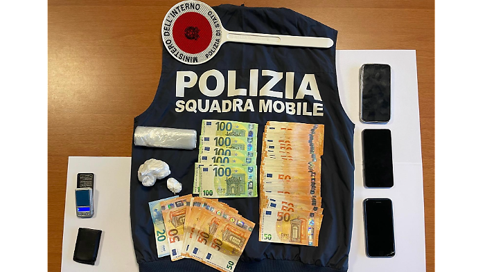 Spaccia cocaina in zona San Donato: arrestato dalla polizia. Era in detenzione domiciliare 