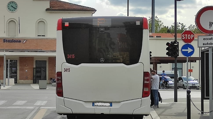 Lavori in via Fiorentina, rivoluzione autobus. Nuovi percorsi e fermate soppresse: la mappa