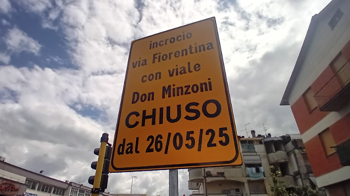 Traffico, il cantiere di via Fiorentina cambia i tempi dei semafori lungo le strade alternative