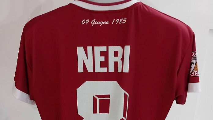 La maglia celebrativa