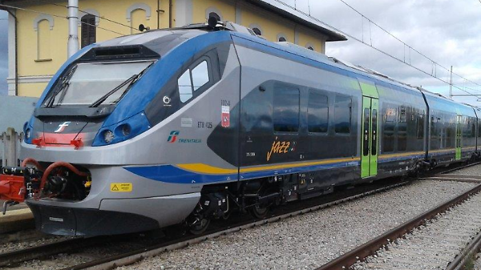 Treni spostati sulla linea lenta, il no della Regione Toscana. Interrogazione Pd: "Convocare Rfi e Trenitalia"