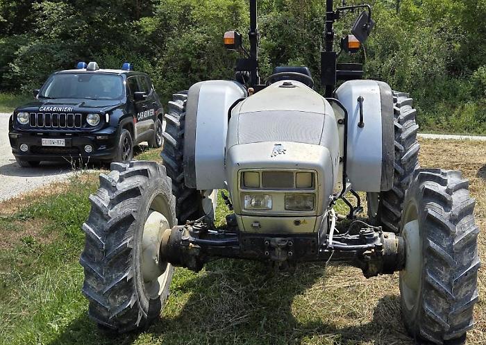 Il trattore dal quale è caduto l'operaio