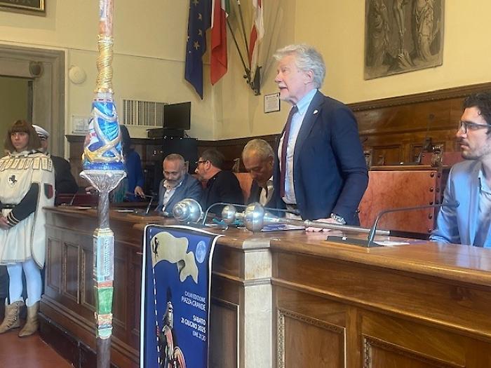 Il sindaco Ghinelli e la Lancia d'Oro