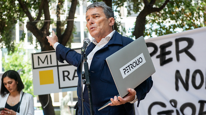 Duilio Giammaria, chi &egrave; il conduttore di Report: scopri tutto sulla carriera e la vita privata del giornalista