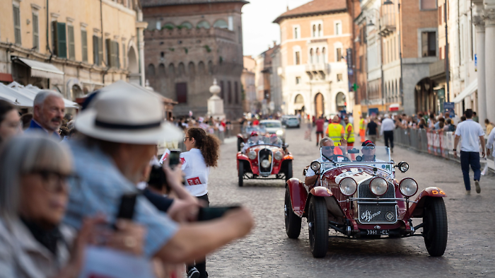 Arriva la 1000 Miglia, la corsa più bella del mondo lungo le strade di Arezzo e della provincia. Il percorso