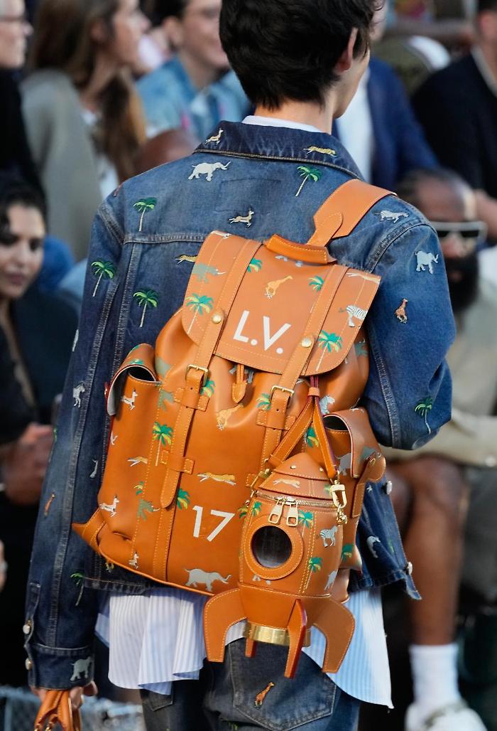 Sfilate uomo primavera estate 2026: le collezioni di Milano e Parigi guardano all'India