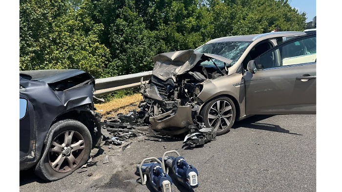 Scontro frontale tra auto sul raccordo: due uomini feriti trasportati in ospedale